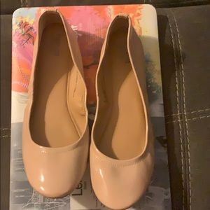 Flat shoes patent leather